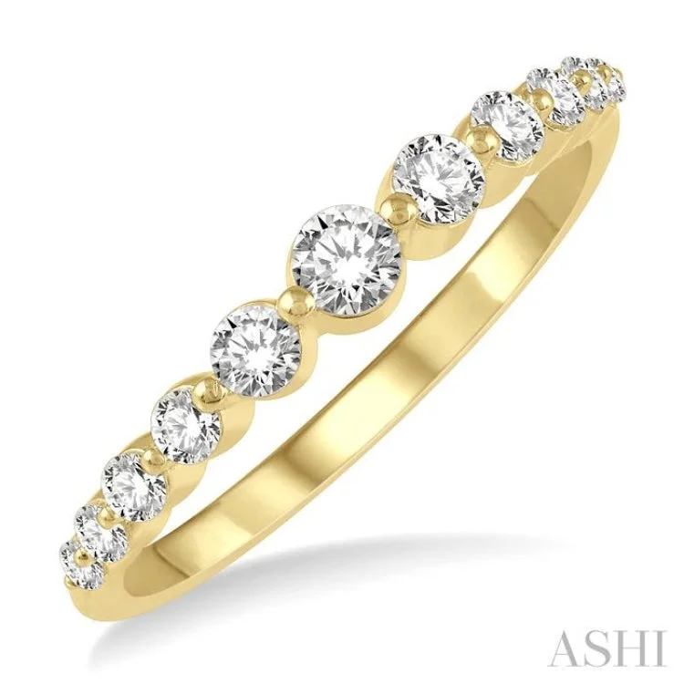 Personalized Couples Ring-1/3 Ctw Graduated Round Cut Diamond Fashion Ring in 14K Yellow Gold