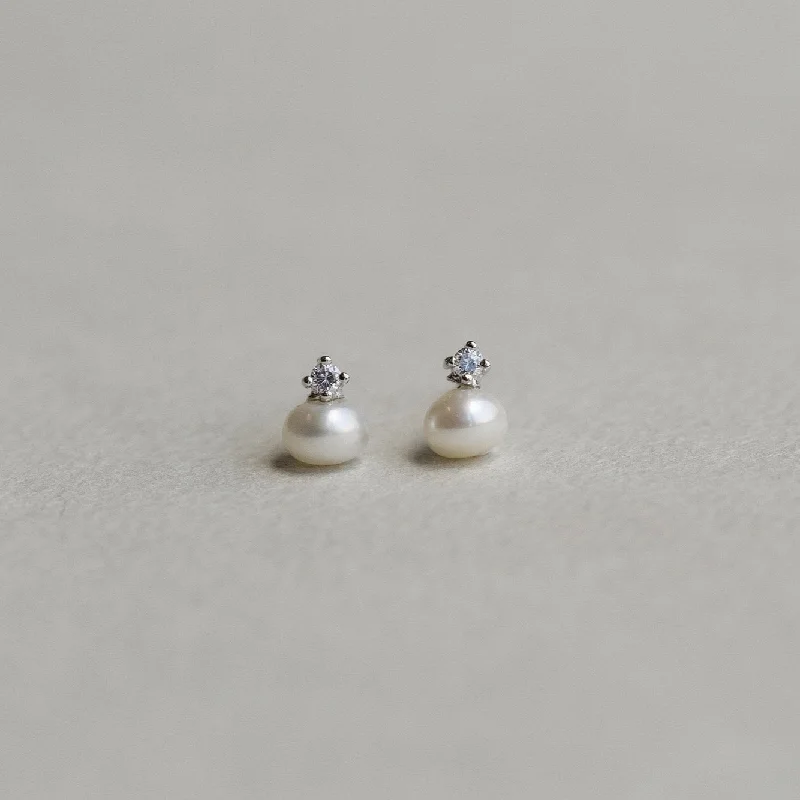 Soft Silver Earrings for Sensitive Ears-Pearl and Crystal Stud Earrings