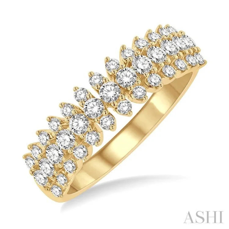 Elegant Diamond Ring for Engagement-3/4 Ctw Graduated Round Cut Diamond Fashion Band in 14K Yellow Gold