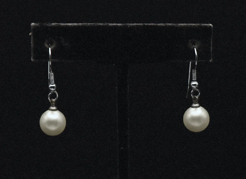 Trendy Earrings for Young Adults-Vintage Faux Pearl Dangle Earrings